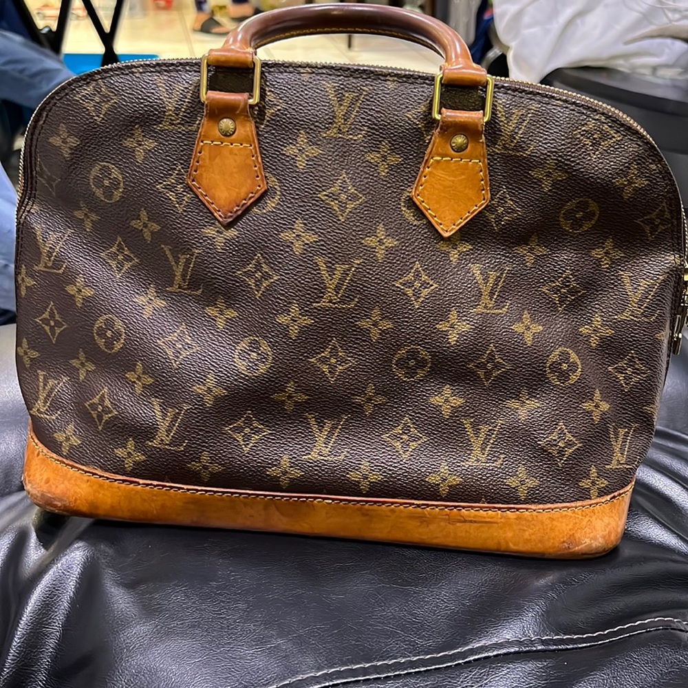 Louis Vuitton purse used